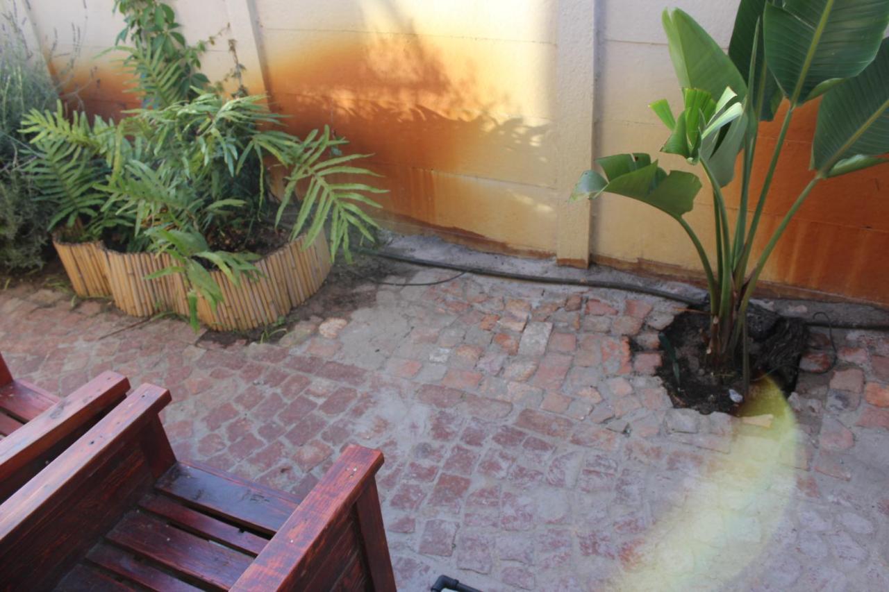Amru Guesthouse B&B Brackenfell Exterior photo